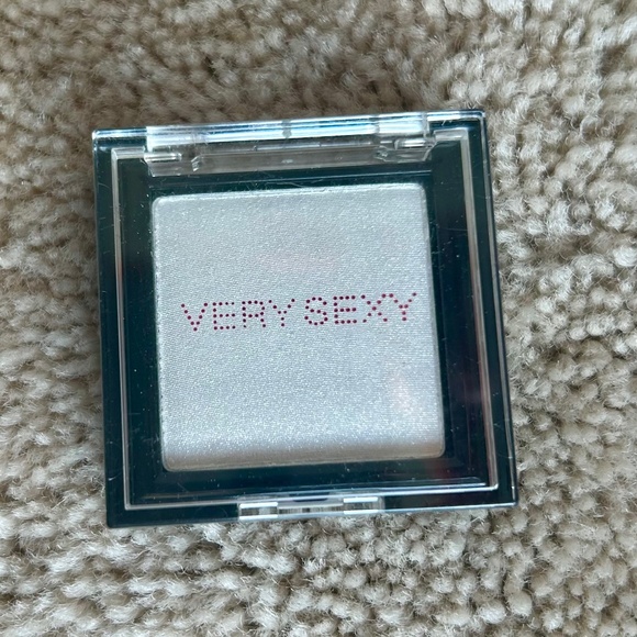 NWT Victoria’s Secret Very Sexy Eyeshadow Singles in “Blindfold” & “Wink” - Picture 3 of 6